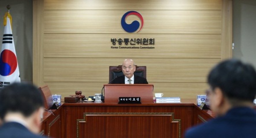 이냥반 도대체 머하는 냥반일까요  ?