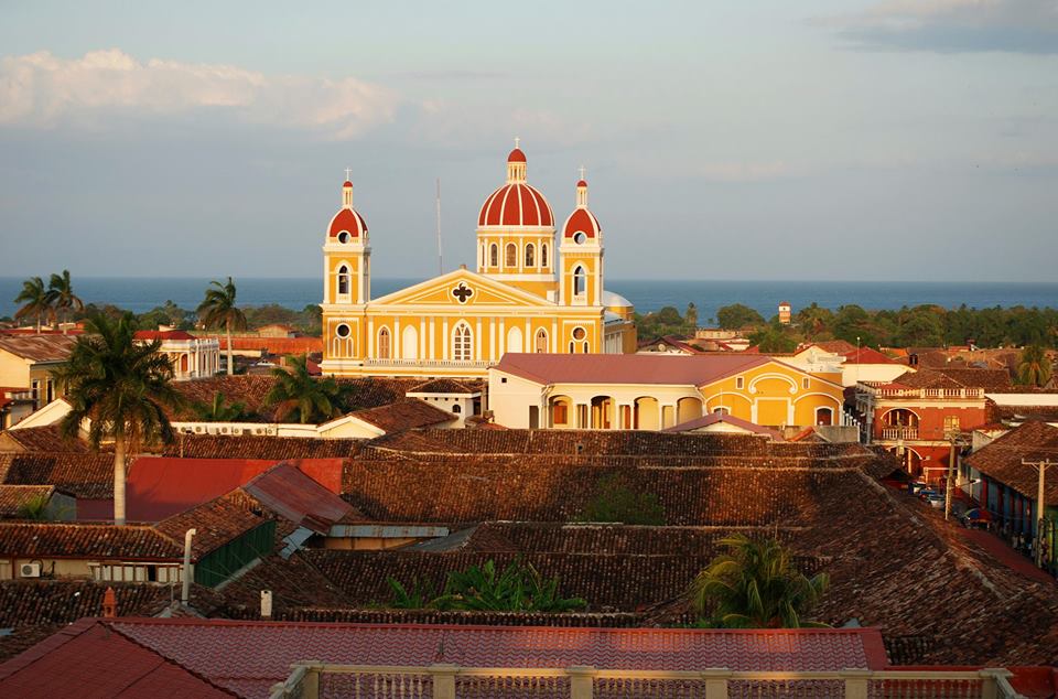 HCConsulado's tweet photo. La ciudad centenaria de Granada, situada a orillas del Lago Nicaragua, ofrece un sinfín de posibilidades para disfrutar del estilo de vida nicaragüense, de la arquitectura colonial y de la exhuberante naturaleza que la rodea. https://t.co/SIILSFv9AN