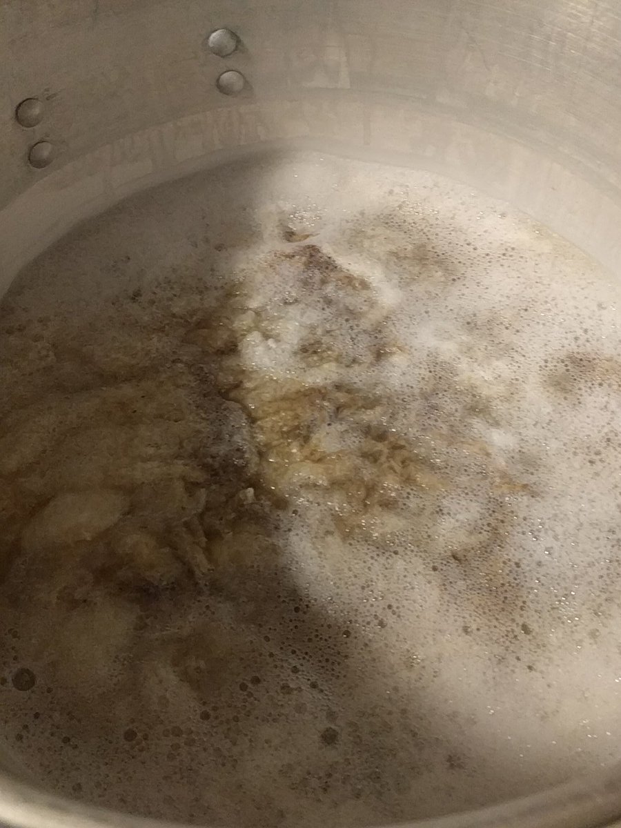 dashiemouse's tweet image. A scouring soak only takes 20 minutes...and can I ever manage to walk away and leave it alone?  Nope...I have to stand there watching the water turn dirty and try to keep the foamy love pats to a minimum #spinnerproblems #polypay!