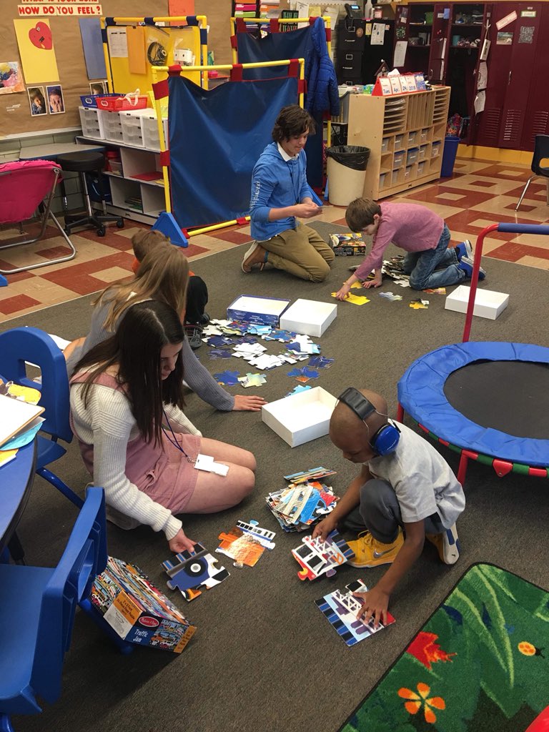 Mrs_VickyCulver's tweet photo. So proud of this group! Service learning success! @MsHohenfeld, you are helping to make a difference! https://t.co/kJQD5IT7Zu