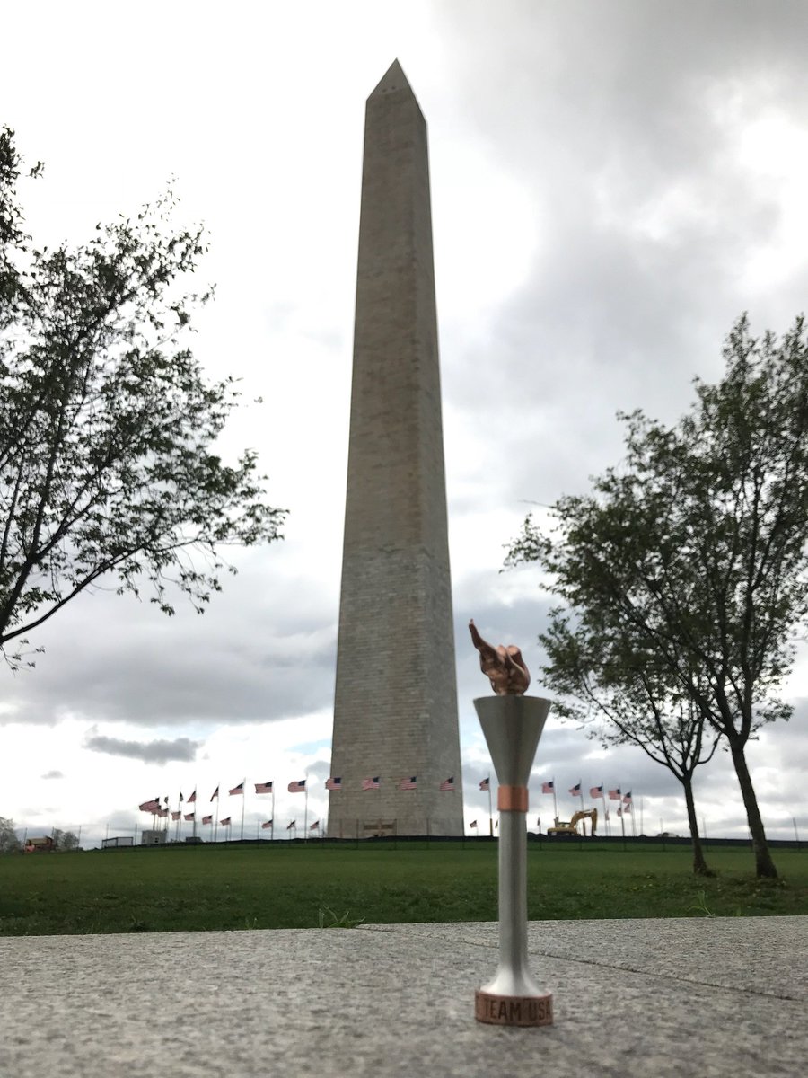 TeamUSA's tweet photo. The #TinyTrophy ๐ took a tour of D.C. before tomorrow's #TeamUSAAwards!
Can you name these ๐บ๐ธ monuments? ๐ค https://t.co/R4PibliazP