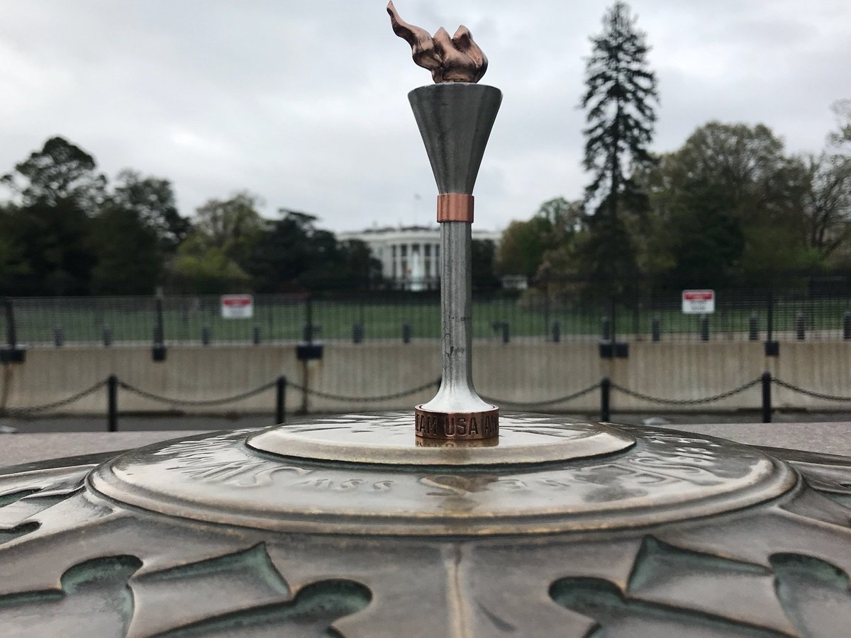 TeamUSA's tweet photo. The #TinyTrophy ๐ took a tour of D.C. before tomorrow's #TeamUSAAwards!
Can you name these ๐บ๐ธ monuments? ๐ค https://t.co/R4PibliazP