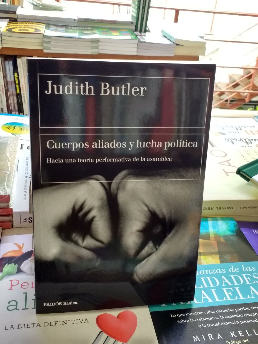 GarabomboLibros's tweet photo. Buenas tardes, #Garabombas, #Garabombos y #Garabombes. En esta oportunidad les mostramos algunos libros sobre #género y #feminismo , algunos nuevos, otros ya clásicos. Tenemos más. Los invitamos a que los lean y nos visiten, para seguir pensando sobre estos temas. #BuenMiércoles https://t.co/717odLU0Qm