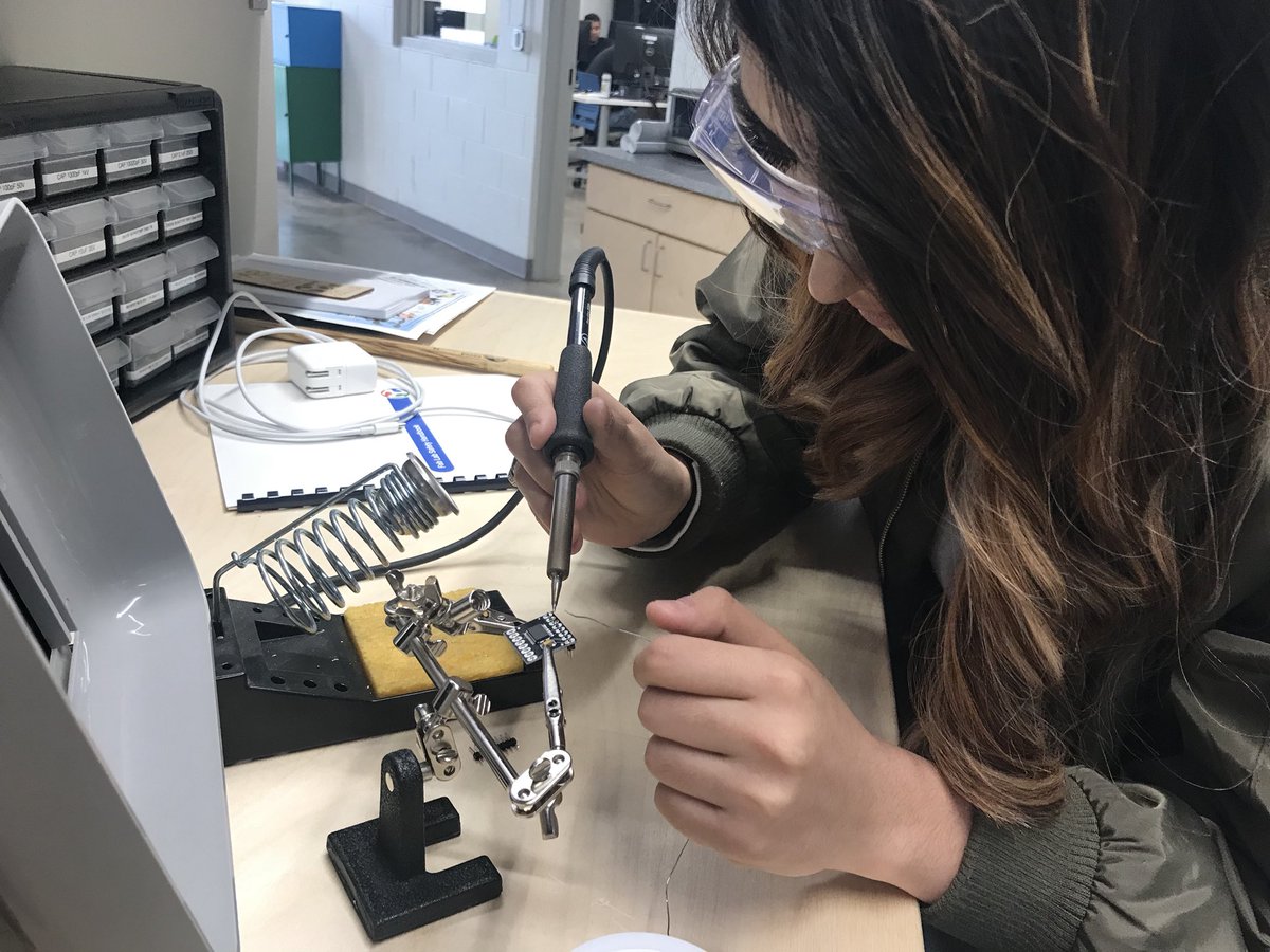 cedricdryades's tweet photo. Building self balancing robots with @LizbethBgarza’s students, designing chairs with the art students and 3D printing fossils for Family science @PetroleumMuseum with our common partner @ChevronCR 
#anotherDay @fablabpermian @OdessaCollege https://t.co/eYpCgkZ6Ft