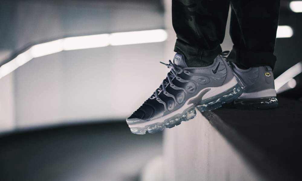 Uživatel SOLELINKS na Twitteru: „Nike Air VaporMax Plus 'Wolf Grey'  dropping in 5mins via END =&gt; https://t.co/VadX3SyiCi  https://t.co/onoOQEwTfm“ / Twitter