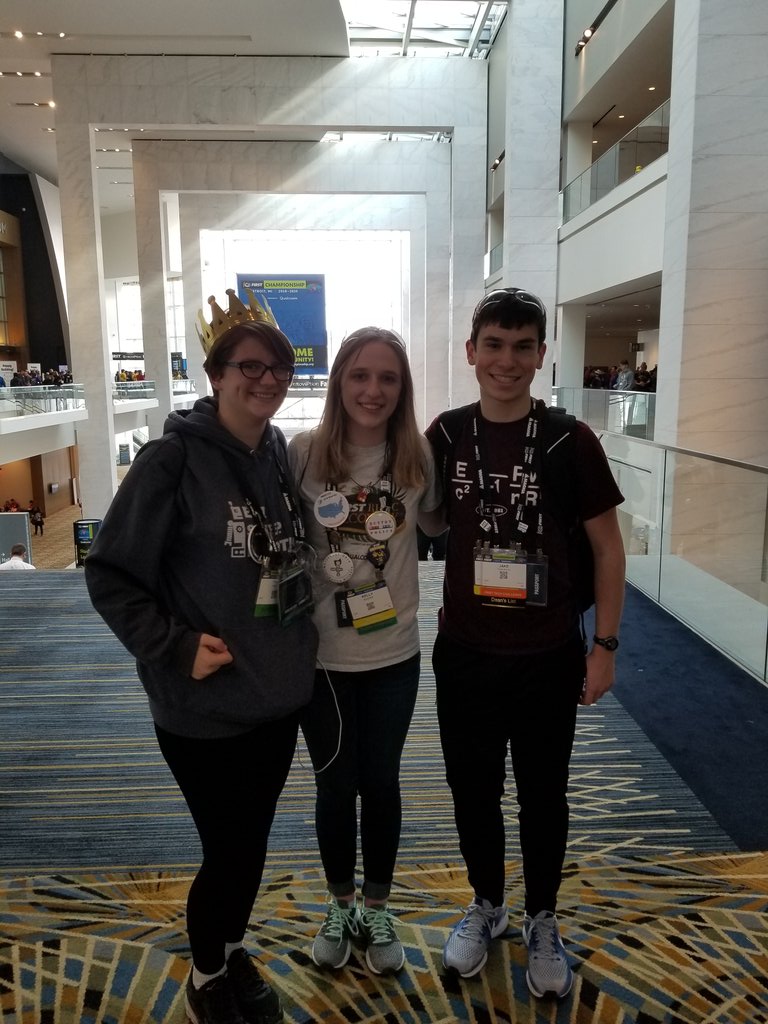 FTCHornets8120's tweet photo. A great FIRST day of volunteering at #FIRSTChamp #whereskirk https://t.co/cuRUweoH5m