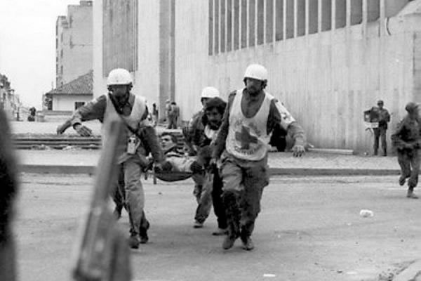 LuisaCh06's tweet photo. Es trágico evidenciar que después de tantos años de la toma del Palacio de justicia, aún no hayan esclarecido la desaparición de los cuerpos de algunas víctimas. ¿Han de dejar esto en impunidad? #algollamativo102 https://t.co/FsSqEWiuAm