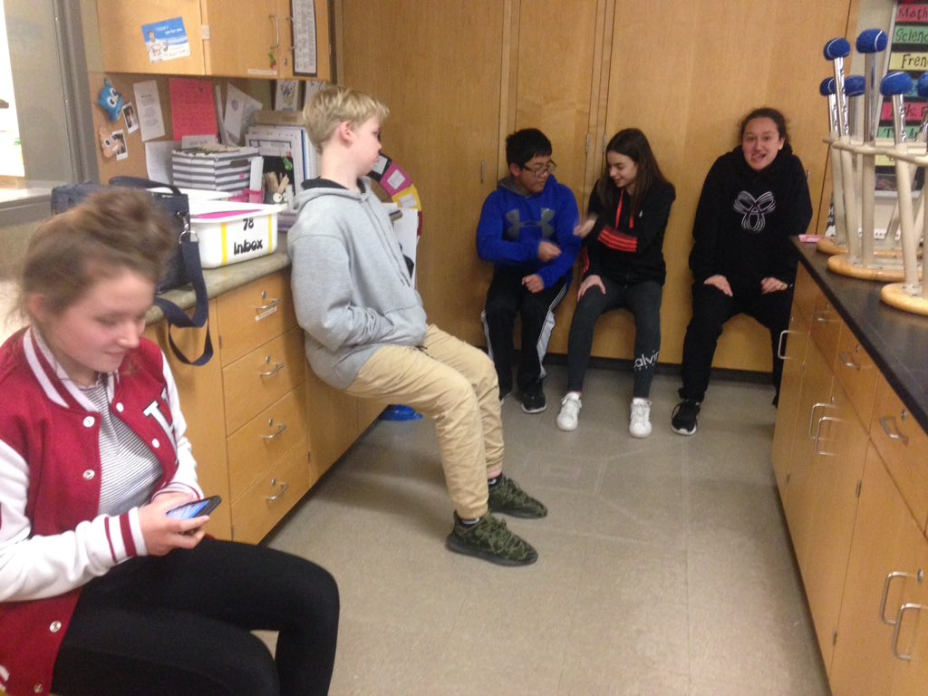 LDubsGatestone's tweet photo. Wall Sit Challenge #colourchallenge #class78 https://t.co/mMVusAYFY1