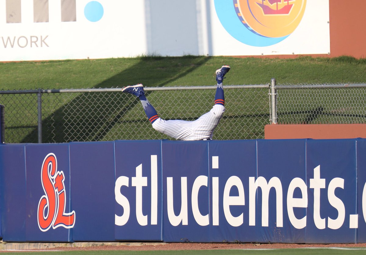 stluciemets's tweet photo. We present @istrom15 in four pictures...Catch of the Year so far @MiLB? #STLMets https://t.co/VZsV0Ic7N7