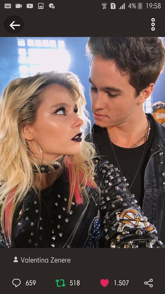 Sabrina97194176's tweet photo. @VaLuZenere @Michaelronda los amo mejor pareja de la serie "solos"
#askvalu #SoyLuna3 #SouLuna3 #simbarforever https://t.co/E4zwwhsusD