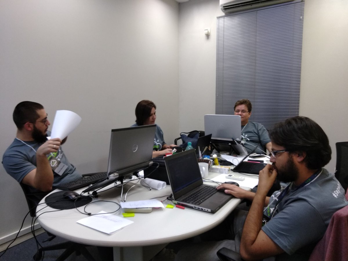 ederlw's tweet photo. Less than 1 hour to the end #Sagehackathon Brazil. Go ahead gray team!! https://t.co/pQZ4aqECzl