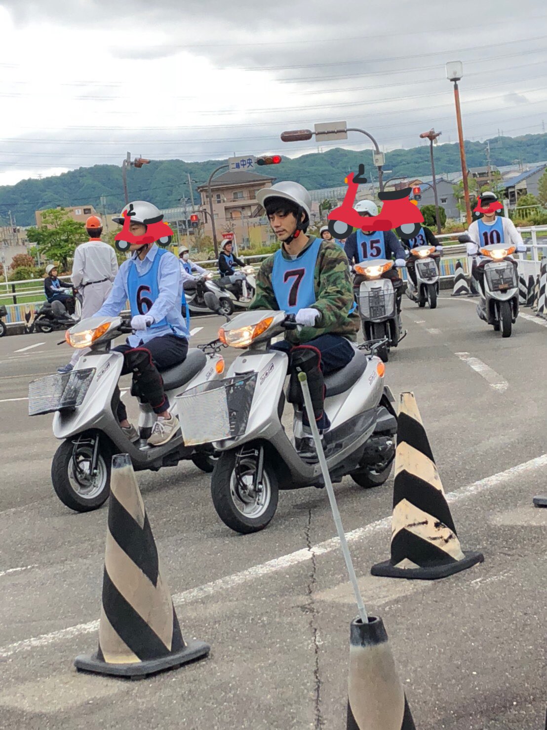 Twitter 上的 ちからこぶ 晃太朗 やっと原付免許 取れました 1回目は住民票に本籍が入ってなかったため受験出来ず 2回目は筆記試験で50問中45問正解で合格のところ44点で不合格 そして今日ついに3回目にして合格しました おっくんついてきてくれてありがとう 門真