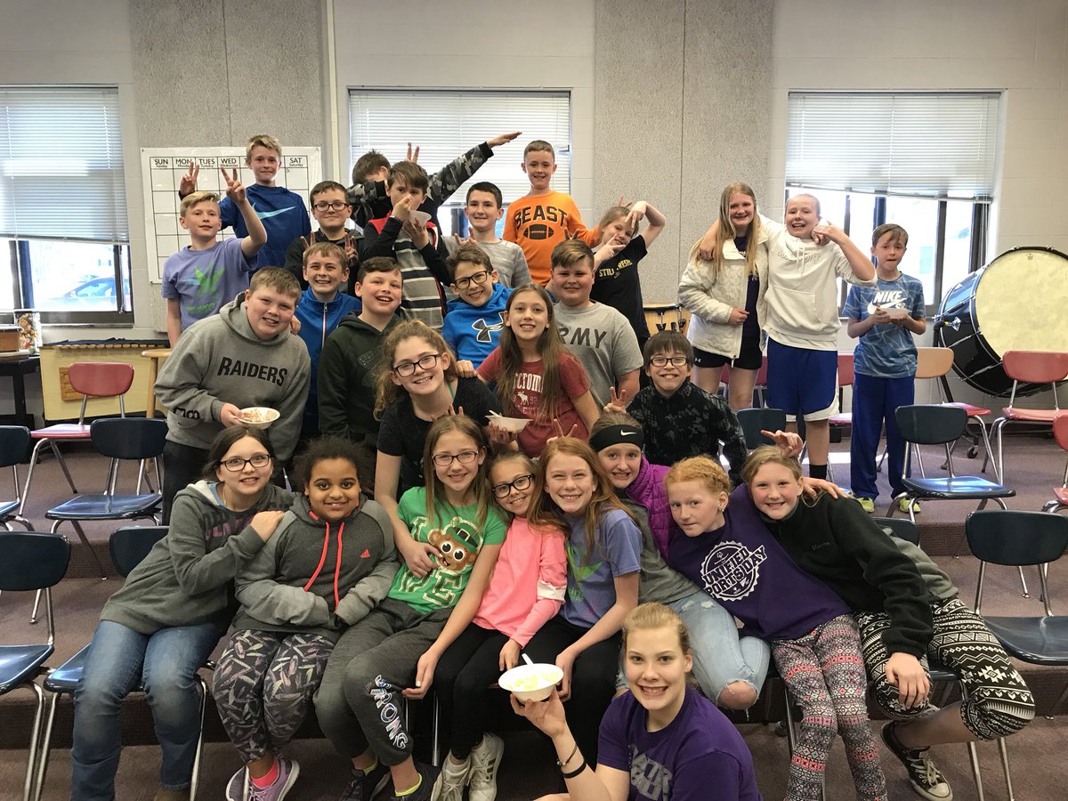 BaxterMusicDept's tweet photo. Today in 5th grade band we celebrated an AWESOME concert with an ice cream party! They sure are a talented (and crazy) group! 
Also, big thanks to Kaitlyn for all of her help with 5th grade lessons and being a great role model for these kids! https://t.co/HRkVHyXKAL