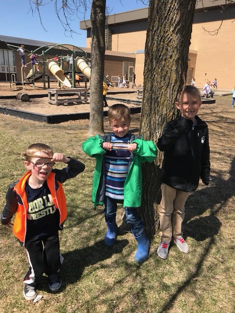 SteMarieIn403's tweet photo. Making music, painting &amp; playing in the sunshine #springishere https://t.co/39K5uaKHvb