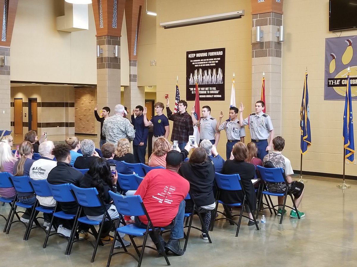 Recognizing the 2018 Seniors who chose to be the best of the best and join our US military. Thank you for your service. #isdstrong