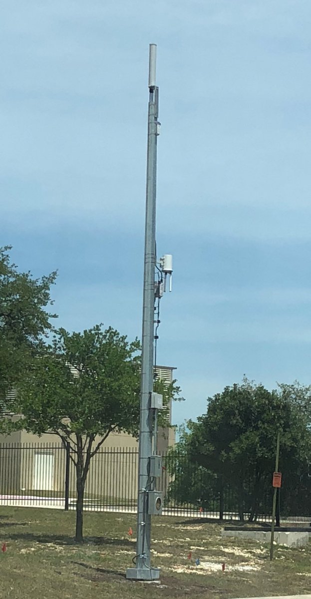 DanielLCavazos's tweet image. Spotted a Small Cell near an office building complex in San Antonio #smallcell #cellularcoverage