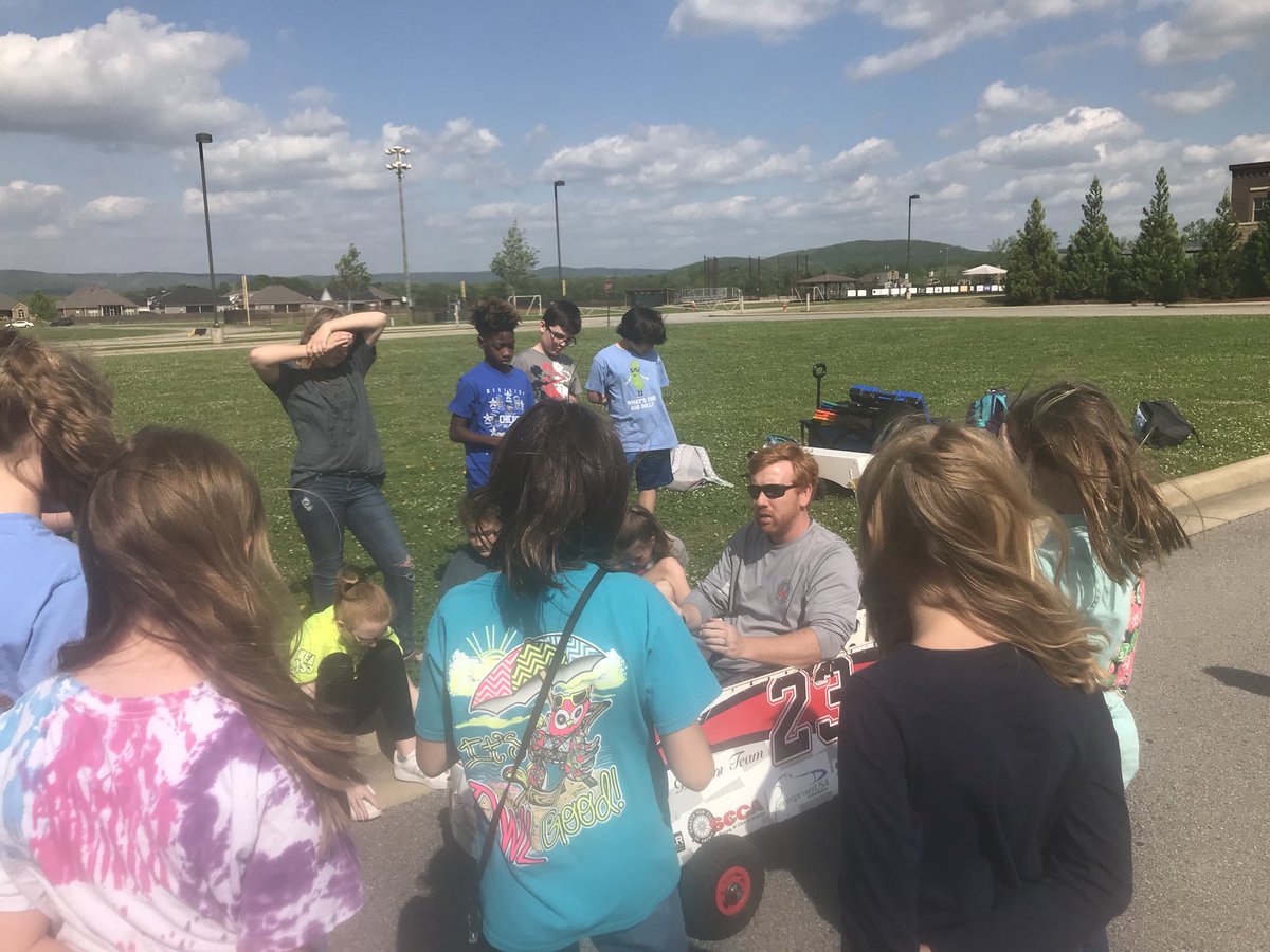 GSES_DREAMteam's tweet photo. Thanks @HCSGP_Sparks for talking with us today and making sure we are ready for the #2018GoblinCup 🏆 
We appreciate you and all that you do for us, @Greenpower_USA, @HSVk12, and everyone else! You are the BEST! https://t.co/DcCsEN0IIF