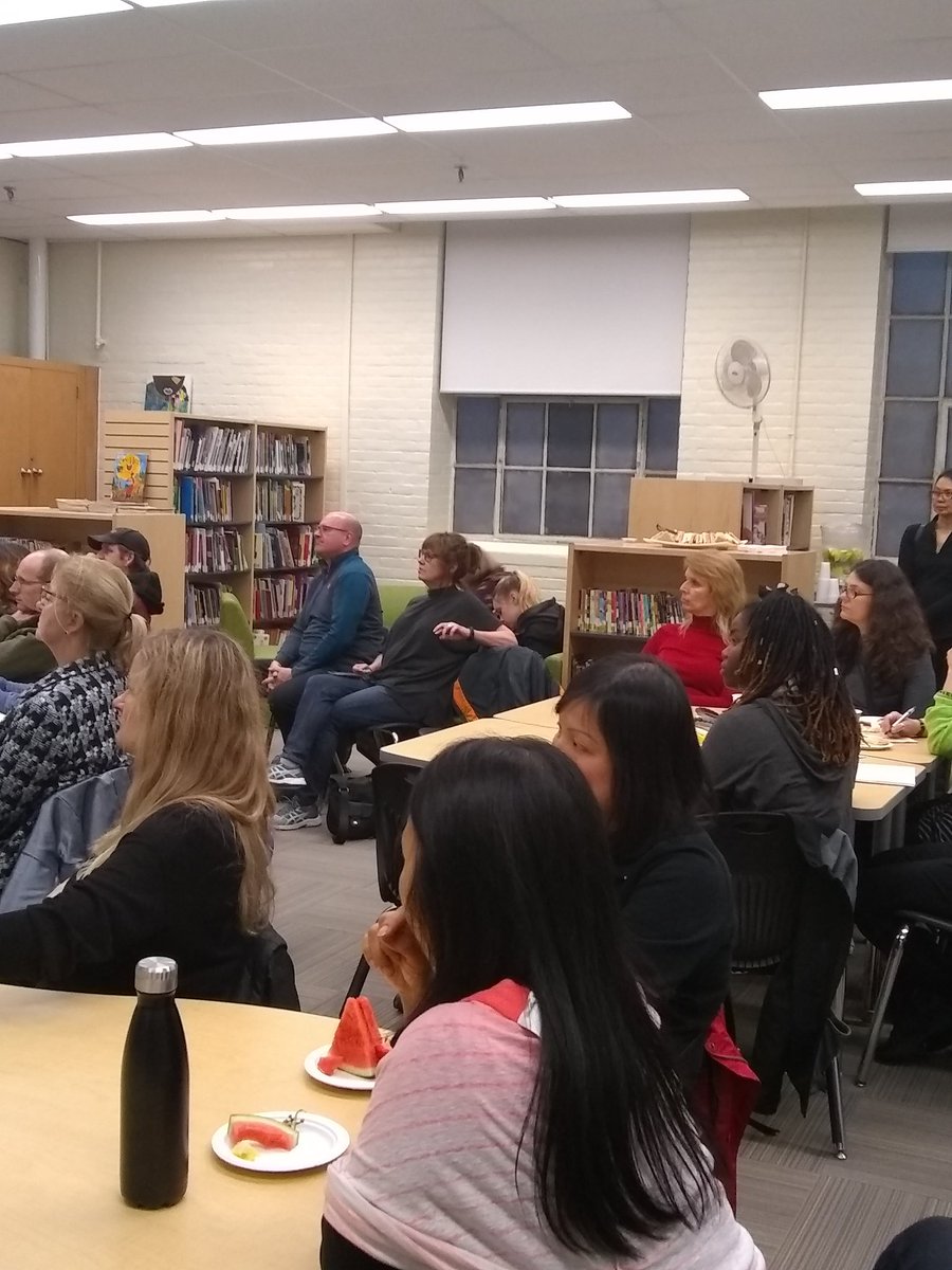 DanforthScCounc's tweet image. Mobile banking, investments, savings and taxes. Full house #RaisingMoneySmartKids #dcti @robintaub learning strategies for helping teens develop good money habits.