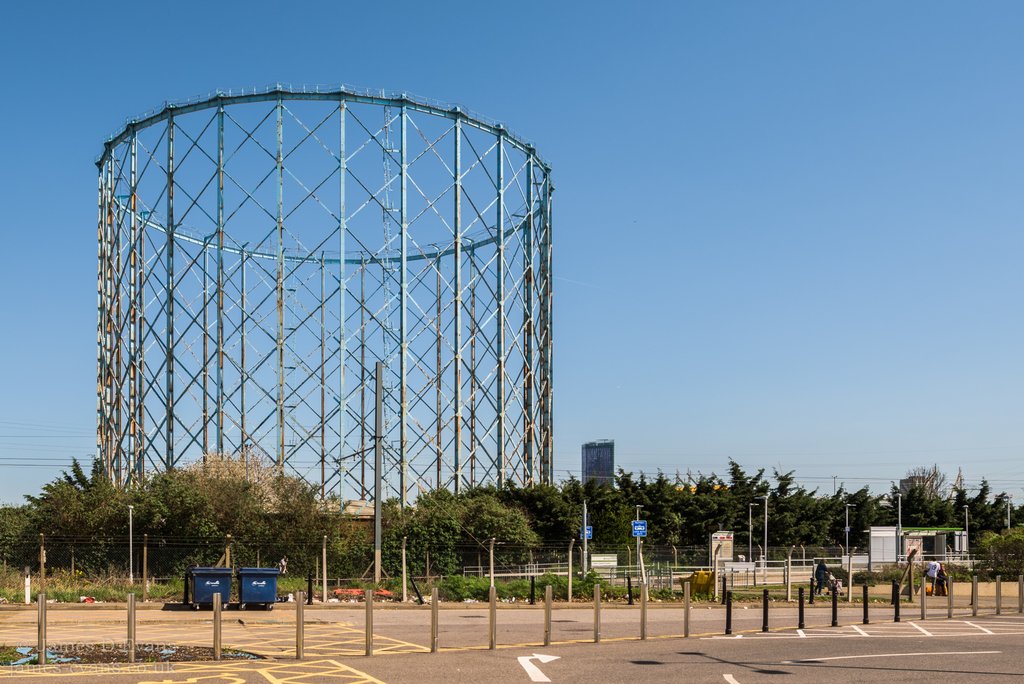 archoptical's tweet photo. Waddon Marsh Gas Holder #gasholder #croydon #waddonmarsh #industrialarchitecture #history https://t.co/0g2N0JgpDB