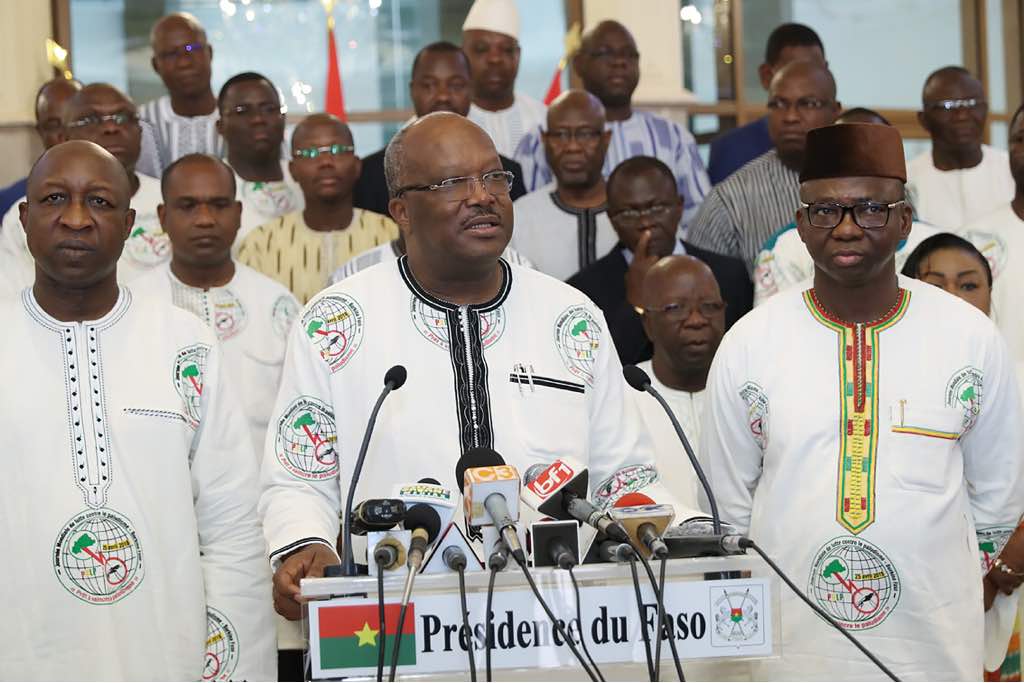 NicolasMedaProf's tweet photo. Nowhere else in the world, you can find as mobilized against malaria as what was given today 25 April 2018 to see in Burkina Faso. The entire government in malaria day uniform, led by the Head of State @rochkaborepf, said he is ready to defeat malaria by 2030. #lwili https://t.co/JN5fDaqjTg