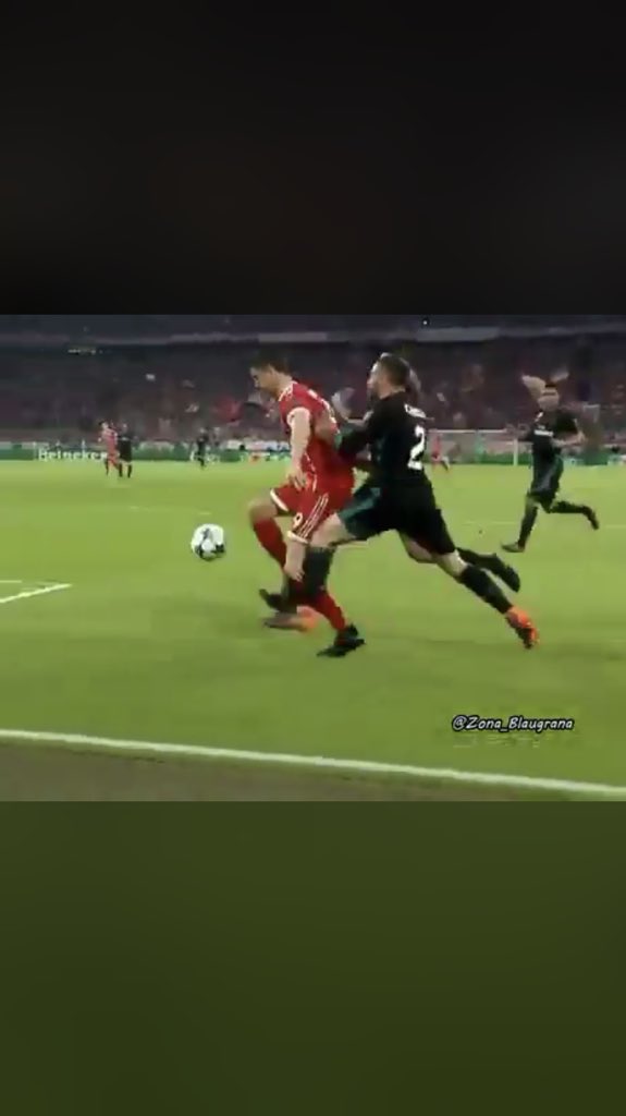 AhmedRuby4's tweet photo. @MMoha05 @Hamid_hasanin @dmcsportstv @IbrahimFayek حلال للريال بس حرام على الباير هو انت مصدق نفسك انك جامد وبتكسب بجد https://t.co/8KtQf0biYd