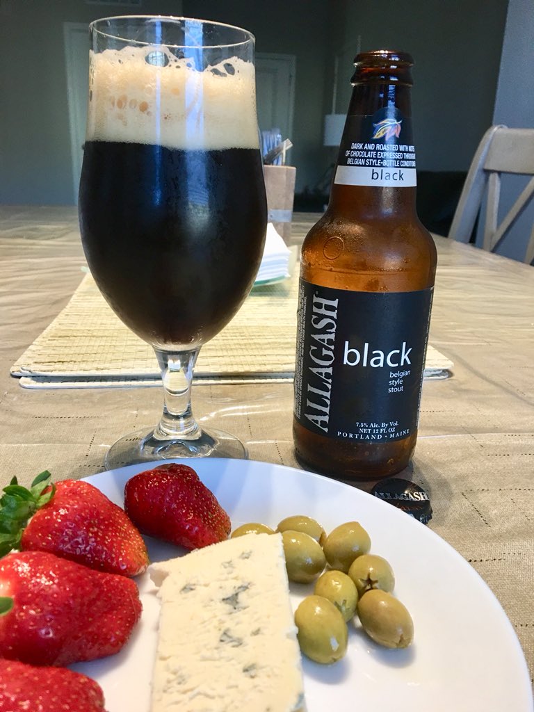 Just4BeerLovers's tweet image. Pairing 🇪🇸Olives, 🇮🇹Gorgonzola cheese &amp;amp; Strawberries w/a #BelgianStyle #Stout 7.5% ABV, delicious!! Nicely done @AllagashBrewing! @badhopper @zappafaye @JohanBBT @Ephoustonbill @LarryBurnett24 @beerguypdx @IndyCraftBrew @ManvsAle @MIbeertaster @cervezadviernes @JacobGrimes