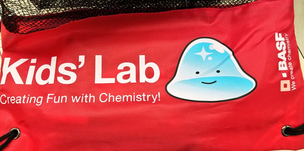 mauldineagles's tweet photo. We are very thankful to our Community Partners @BASFCorporation for coming to work with our students in the #STEAM lab. Making glow sticks and slime is an engineering skill! #mauldineagles #mesexplores #mesempowers #mesleads https://t.co/CHeNgyJPuc