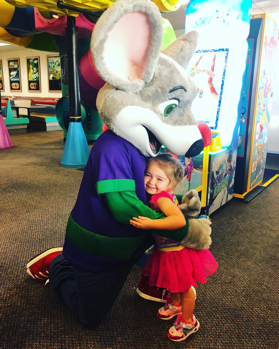 jenmlacoste's tweet image. We needed a #funbreak! #chuckecheese #purehappiness