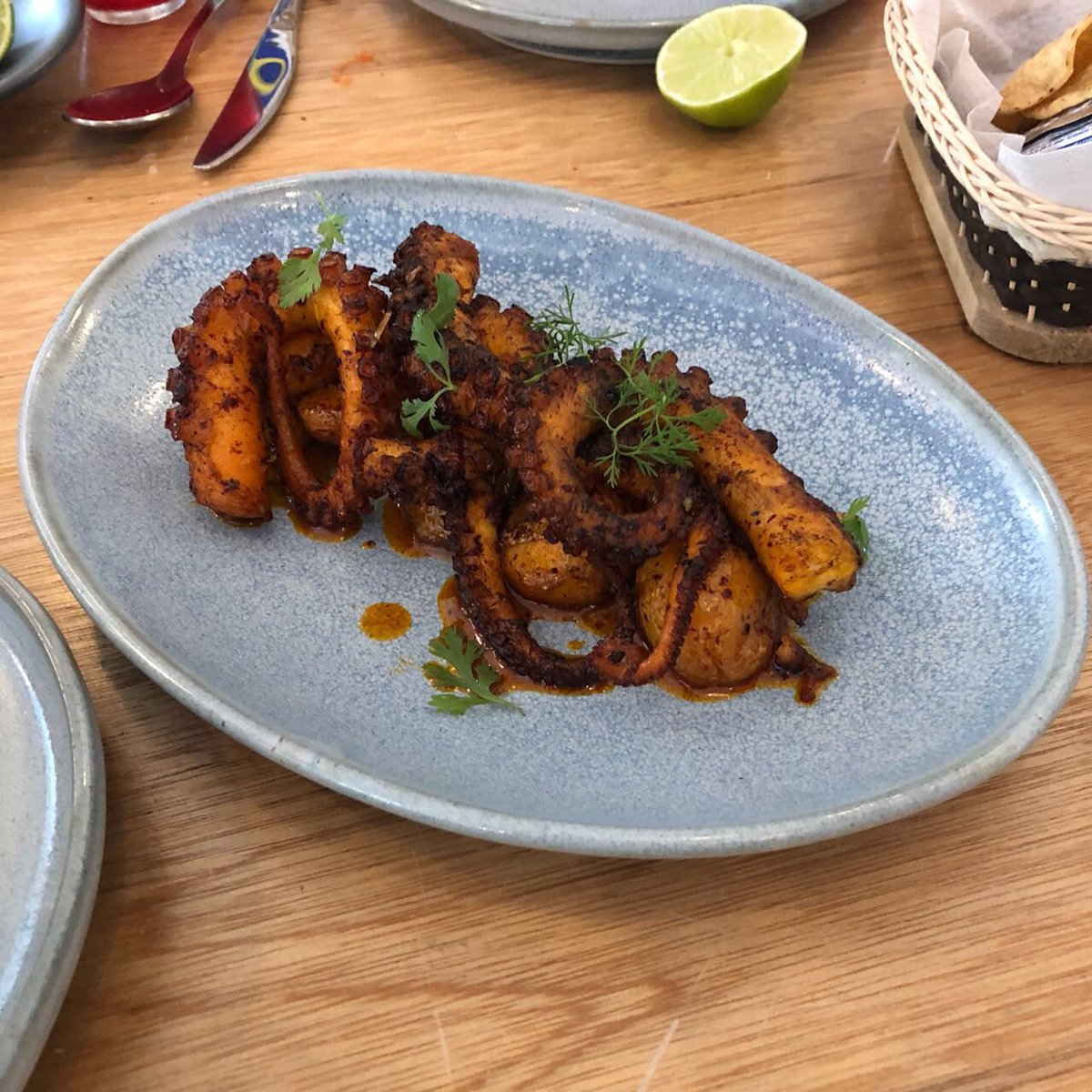 Hoy <a href="/ElMeritoDMar/">El Merito De Mar</a> nos abrió sus puertas para probar sus increíbles y modernos tacos tostadas, pescados zarandeados y fresca mixología. 🐟

Una gran opción en la Condesa los amantes de los mariscos de la mejor calidad.🌴✨