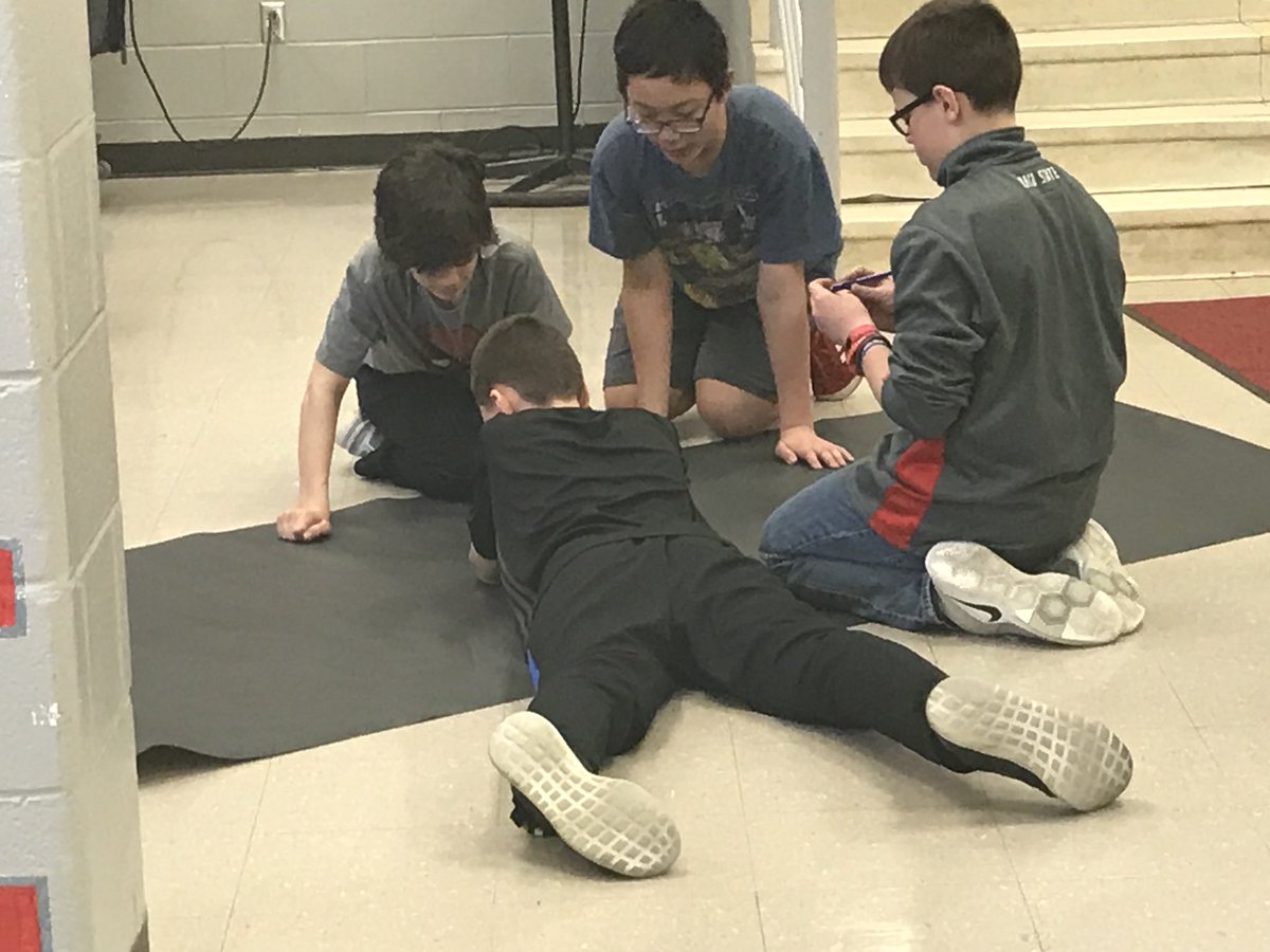 SThomasMMS's tweet photo. A sneak peek for Friday’s dance! SC & NJHS having fun prepping! #mms2017 @hfoessett @BraunMMS @CounselorJB @MMSDudziak https://t.co/6JTMZJF43D