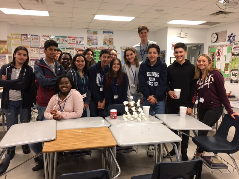 molly_diallo's tweet photo. Today, our 2018 Branch Out cohort hosted Going Out on a Limb. We invited 50 new students to take part in four interactive exercises that provided them an opportunity to meet new friends and connect with members of our group.
#BezosFamilyFoundation
#FLTeachersLead #FL74Strong https://t.co/bnBFAghmMh