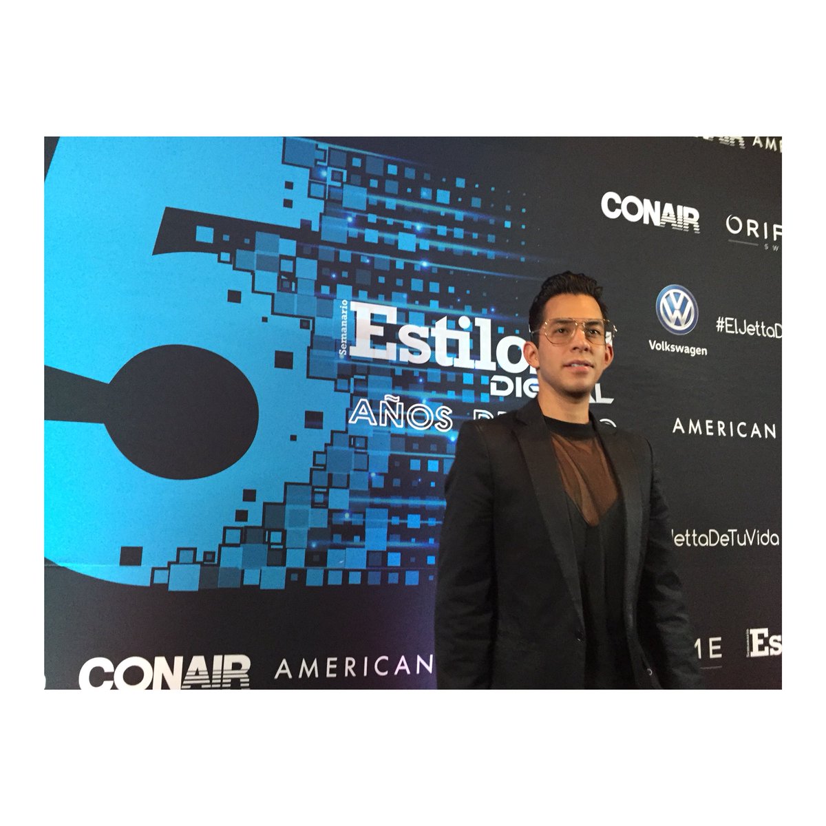 JorgeArandaMx's tweet photo. Otro año celebrando con #EstiloDfDigital ¡FELICES 5 AÑOS @EstiloDF ! Los esperamos en #SeCompranCorazones https://t.co/FmuLHTb03s