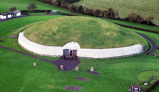 The most #famous prehistoric monument #Ireland - the #Newgrange passage grave, originated in new stone age period - around 3200 BC that is older than #Egypt's pyramids.If you want to visit ?Then check out the exciting offers at P2S #Travel Network. bit.ly/2mOXw9T