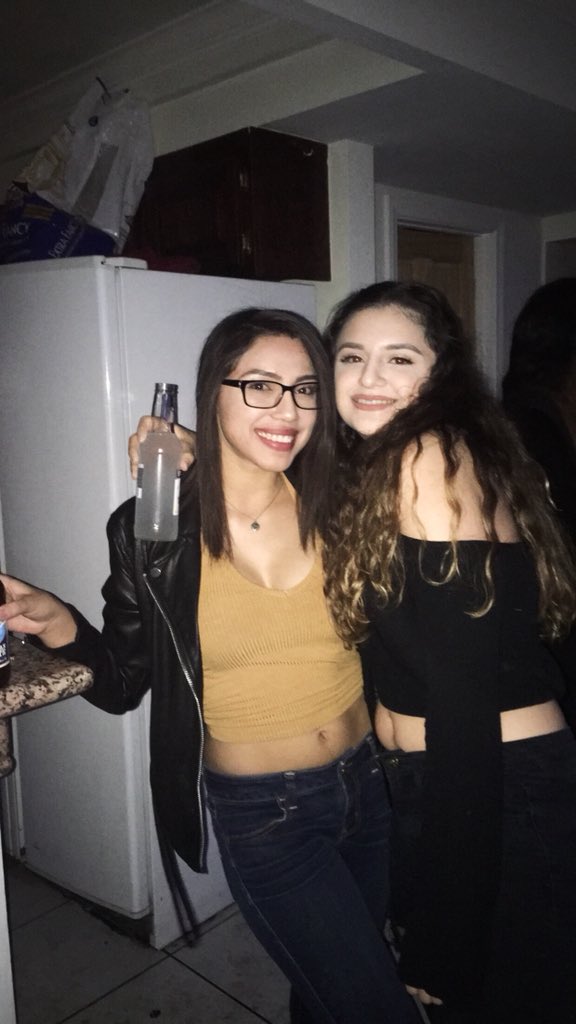 emilyvzzz's tweet photo. Happy birthday to my bestfriend! You’re my favorite person to do absolutely nothing and everything with, thank you for always being real w me no matter what and always making me laugh/cry😘 ilysm w all my heart💗  #est09 https://t.co/KFYDGTUeLS