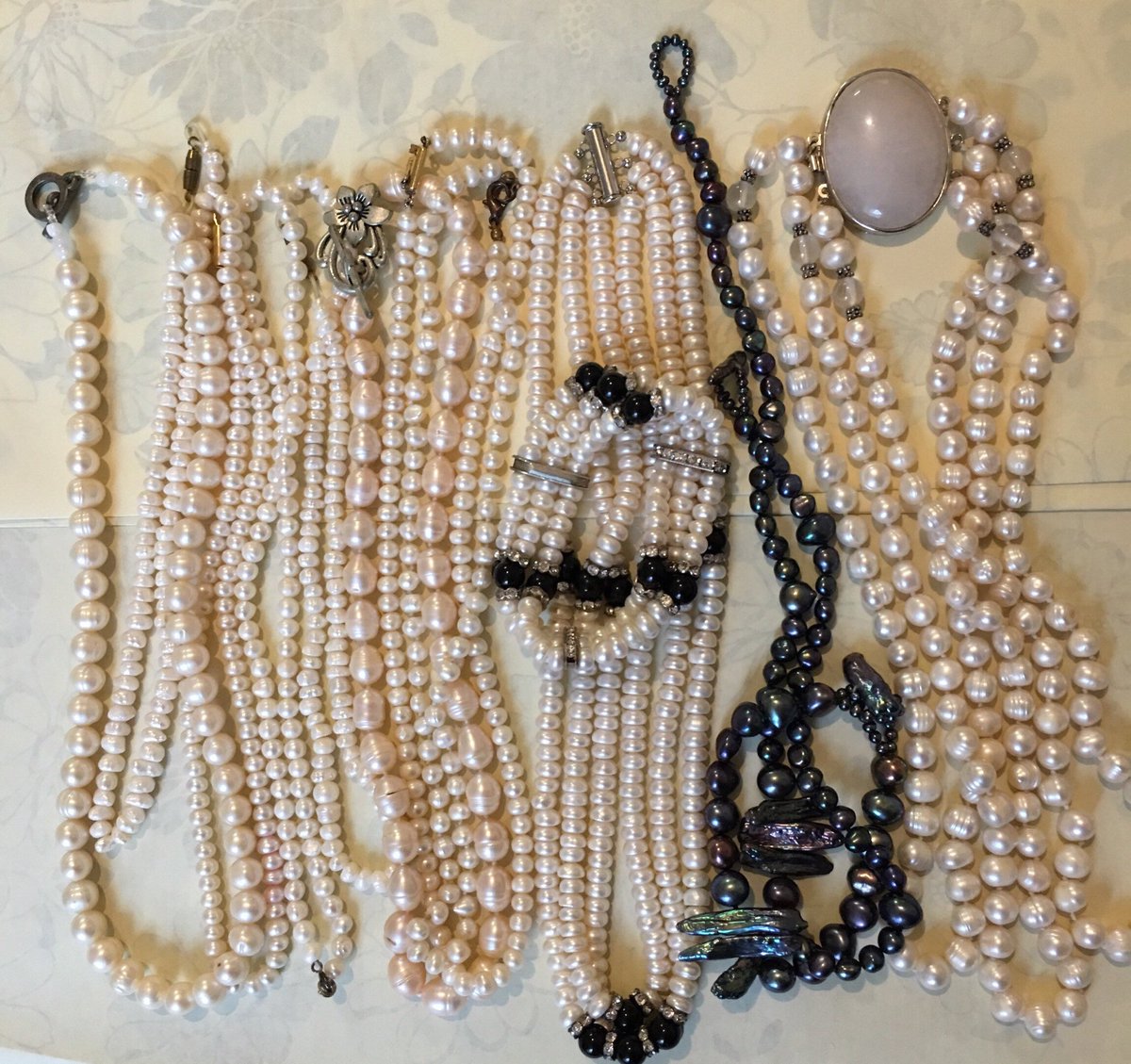 loveretrocrafts's tweet photo. Excited to share the latest addition to my #etsy shop: Vintage Fresh water pearls - job lot- over 500 grams  - 11 necklaces #jewellery #necklace #saltwaterpearls #waterpearls #freshwaterpearl #freshwaterpearls #aldoleo https://t.co/j9GpdCKWPk https://t.co/5jzZsh5zlc