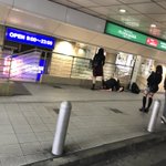 事件ではなく性癖ｗ渋谷駅前で外国人が土下座して頭踏まれてる!