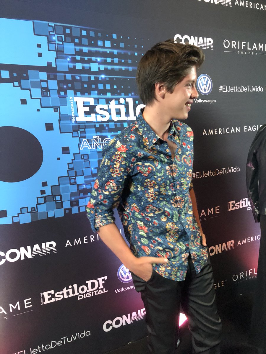 JLPRENSA's tweet photo. Así lució @MikeMadrigaI en la alfombra de @EstiloDF #EstiloDFDigital https://t.co/d9I2GrKP5S