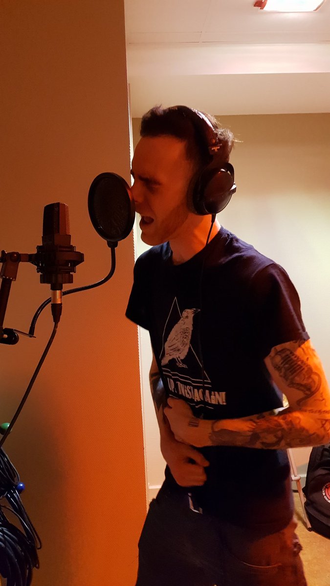TOSindiepunk's tweet photo. L'enregistrement de l'EP est terminé. Il est en ce moment en cours de mixage ! L'occasion pour nous de revenir sur la session des voix en images 🎙️🦊 https://t.co/560X4xNzBt