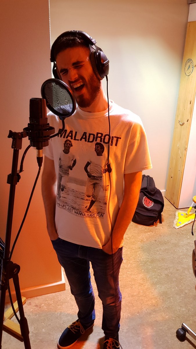 TOSindiepunk's tweet photo. L'enregistrement de l'EP est terminé. Il est en ce moment en cours de mixage ! L'occasion pour nous de revenir sur la session des voix en images 🎙️🦊 https://t.co/560X4xNzBt