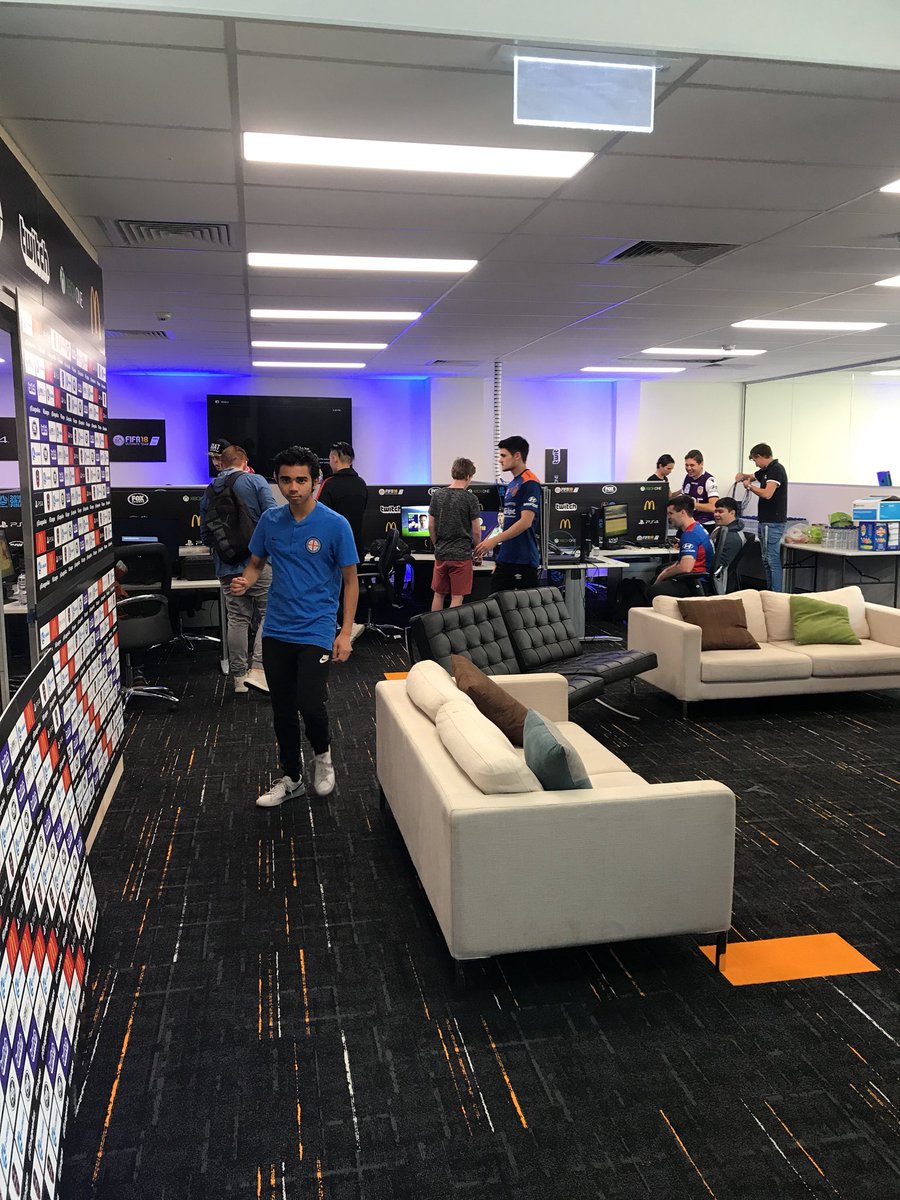jackdennisryan's tweet photo. Calm before the estorm @ELeagueAus #elegaueGF #goingtogemba https://t.co/tfeC48ld64