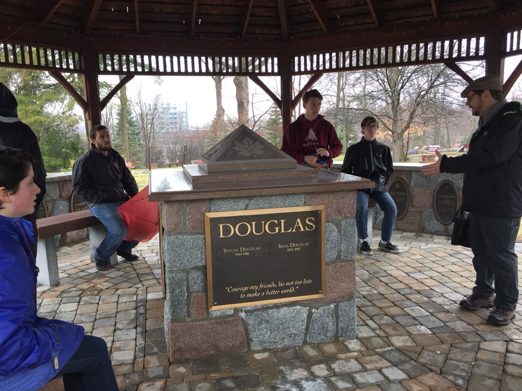 l_unger's tweet photo. Lots of walking outside in the rain today with #DHP2018. Started with GG’s residence, Beechwood Cemetery, byward market, art gallery and ended with Indigenous walks tour https://t.co/y1LSBdgWmD