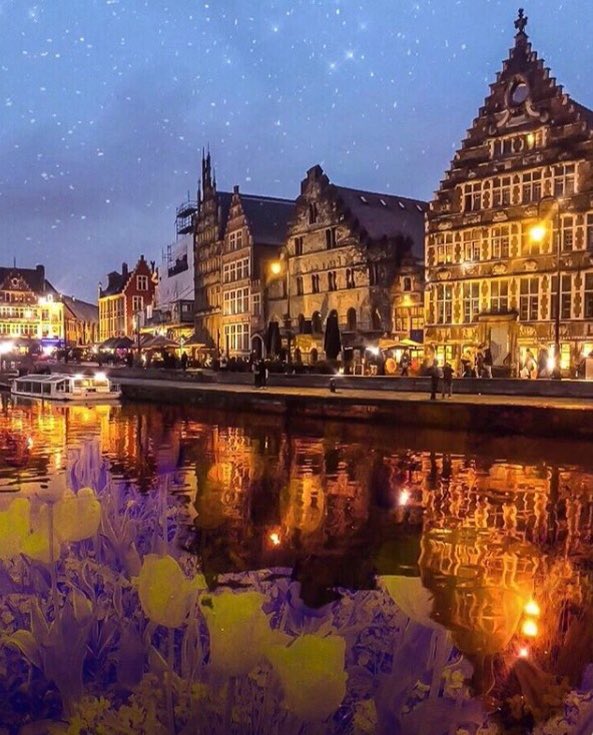 Beautiful night, meet Ghent with #VIVAsTOUR Guided tours in English and Spanish, booking  vivastour.com Great pic by @lorigavalda