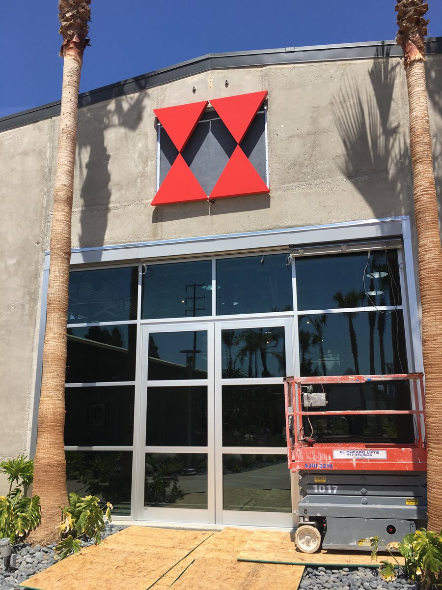 PeakBP's tweet photo. Installed some Hella blinds today at the Wende Museum, thanks to Tanner Construction @PeakBP @TannerConstrn #TheWendeMuseum https://t.co/xdqrri2Xx1