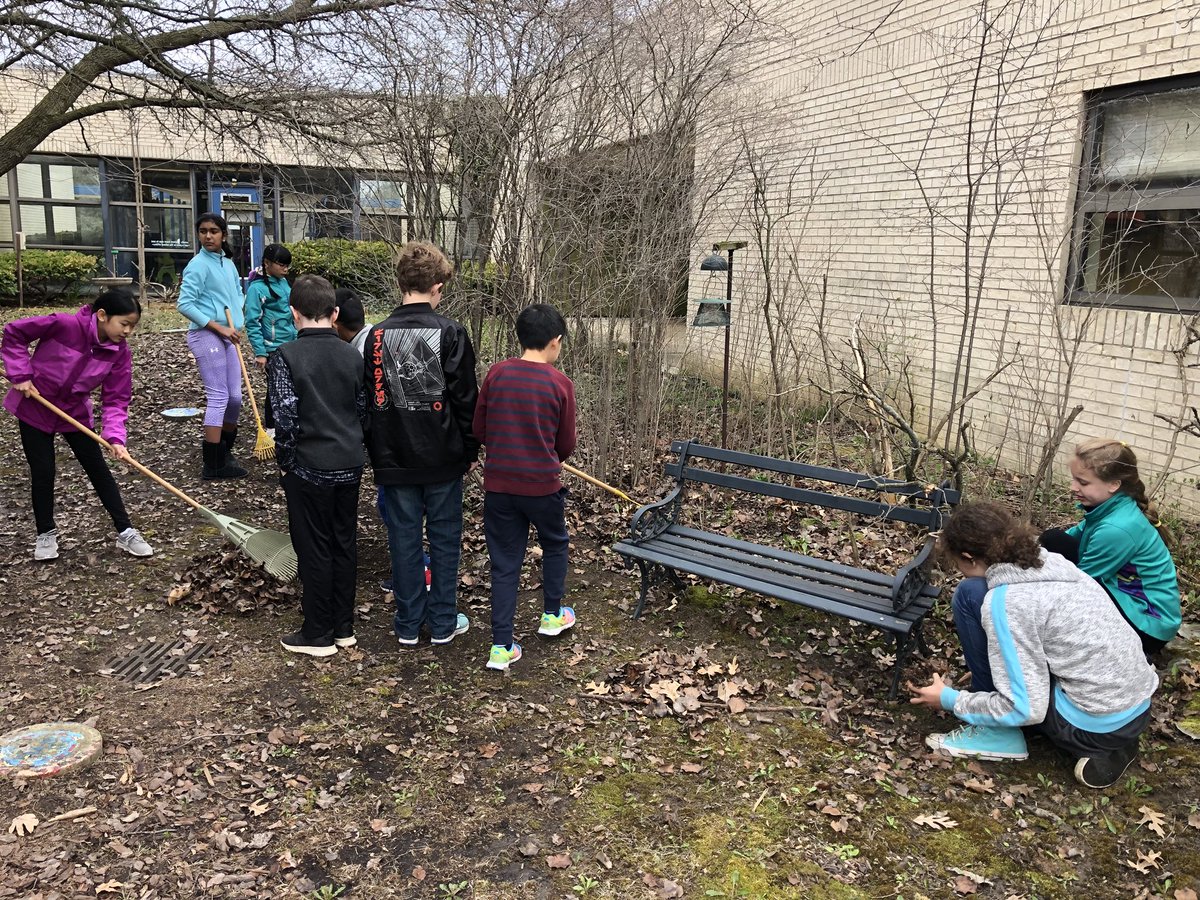 Working together to make a cleaner earth and courtyard at King! 🌏 <a href="/A2KingPrincipal/">Mary Cooper</a> @A2KingAP