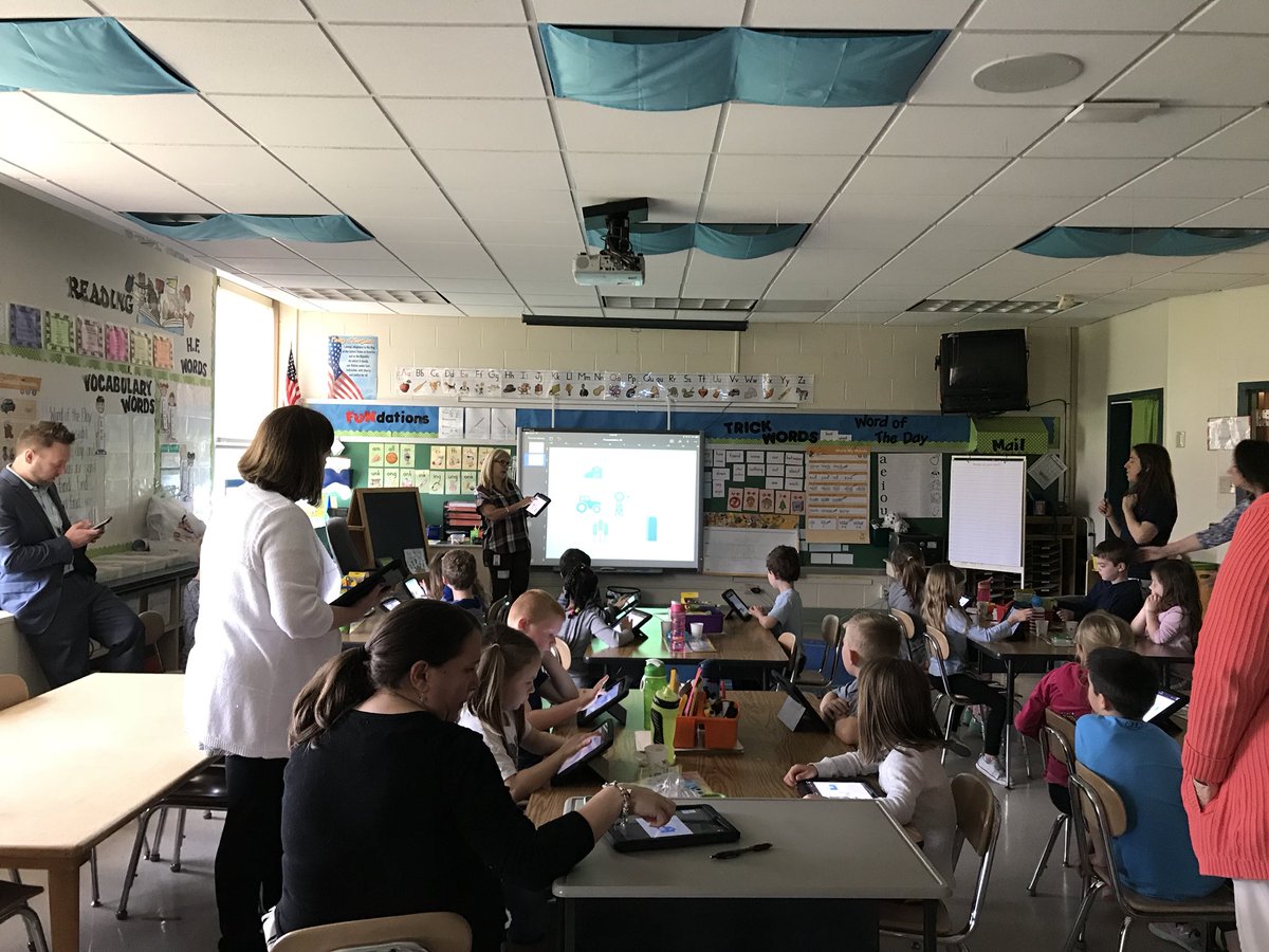 laurmathieu22's tweet photo. Great time today in first grade! An Apple rep came to teach us how to use the keynote app on our iPads in order to make presentations! The example today was creating different habitats  #technology #BCRocks @DASD_BC @DASD_Schools_ https://t.co/DjXg88VU1t