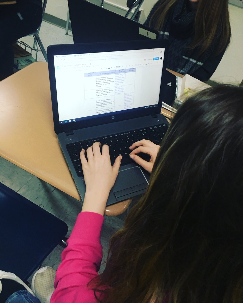 RachelToy3's tweet photo. Students giving peers feedback as they "presintate" as someone in one class said. They had pages of honest, quick feedback. Thinking that it may be just as important as the teacher's feedback??? #peerreivew #peersupport #creatingvoice https://t.co/QWYdwaeIMk