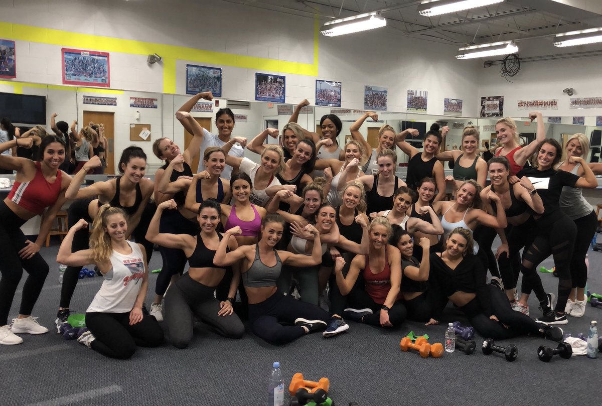 AndyBerler's tweet photo. 1st Official @BMAXStrong Workout of the new season with @PatsCheer! #BMAX https://t.co/575dLHfiWp