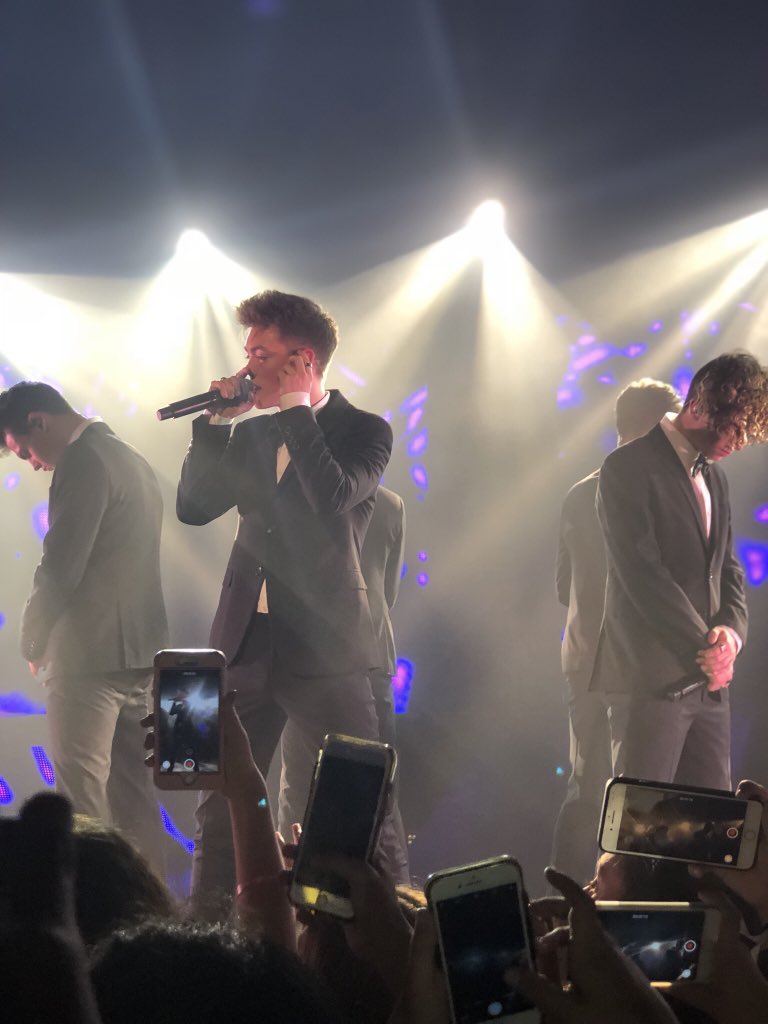 megxcombs's tweet photo. #InvitationTourMemories the next time I see these boys in concert I will probably be in an arena. 😔❤️ I’m beyond proud of you guys. #invitationtourphoenix https://t.co/ZcIrhJcAM9