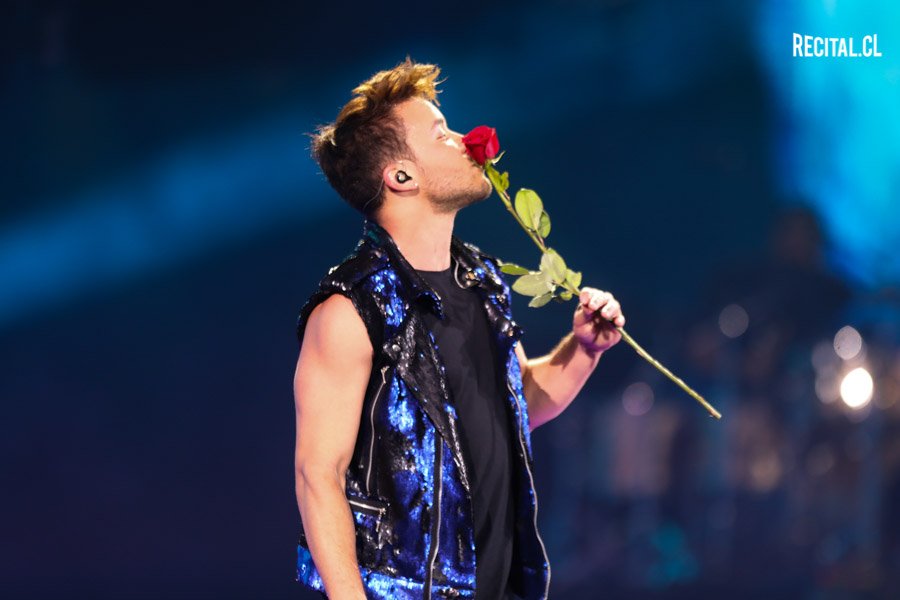 thegirlyasi's tweet photo. This is random but I saw a tweet regarding Royce en Viña del Mar &amp; I hope they invite him back. I don't think I ever seen him so happy, he was really out there living his best life. https://t.co/GKbBlEeK0i