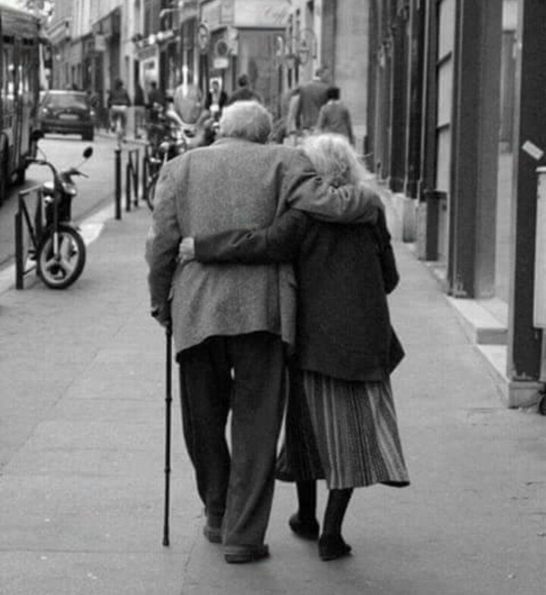 troki60's tweet photo. 🍂
لو راح  وقت الكلام  الزين  و ايامه
تبقي ملذت رفيق الدرب  .؟ وحلومه
🍁
ما اختار انثى تكون ايام في عامه
اختارها انثى تكون اعوام في يومه
🍂
والانثى  مثله  تقدر هيبة ..!؟ قيامه
عليه قبل ان يطيح اليد  .؟ محزومه
🍂
#متجول 

 #كلمه_بخاطرك_للحب https://t.co/2U6snnZ5N4